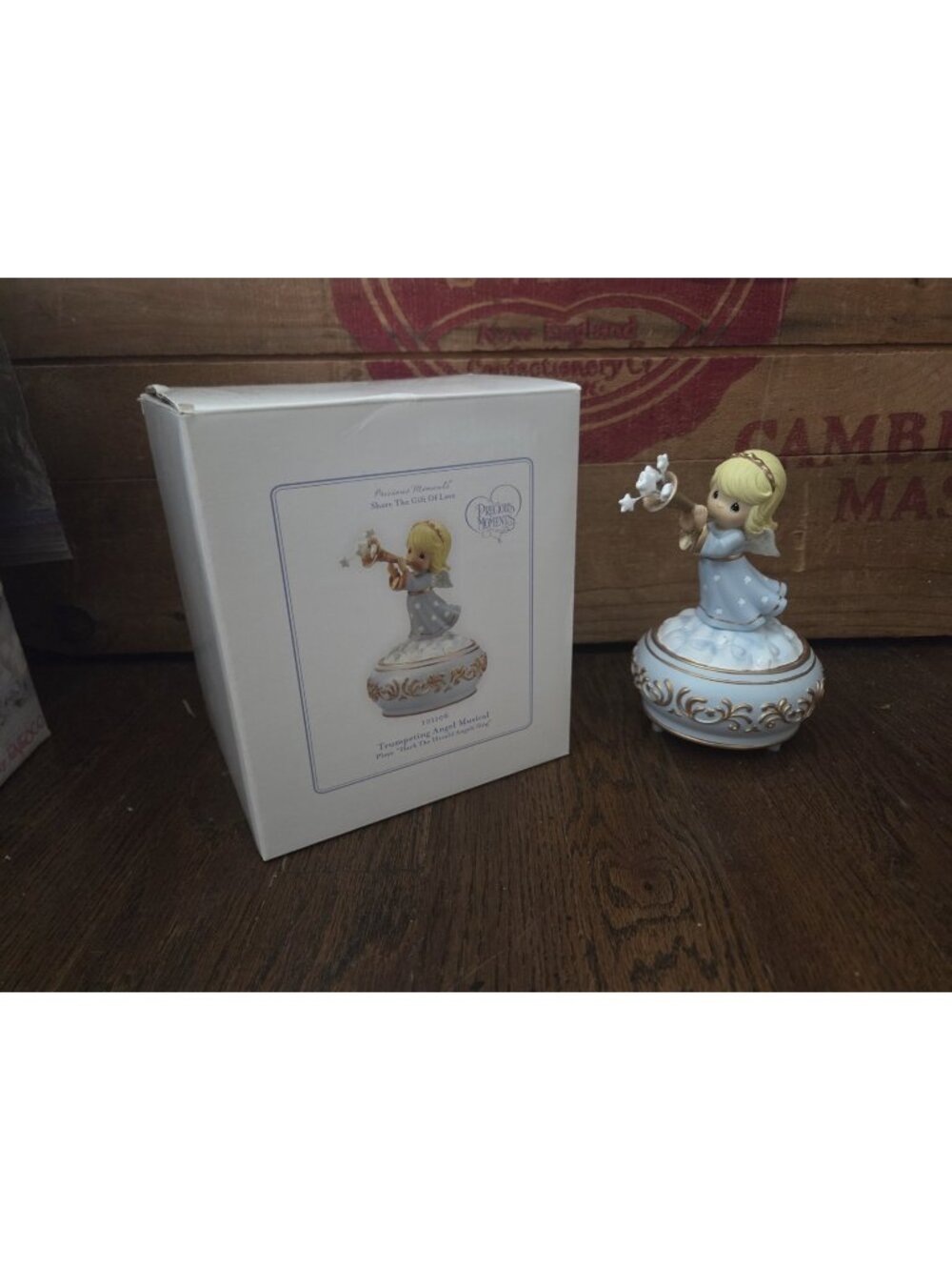 Precious Moments 2009 TRUMPETING ANGEL "Hark The Herald Angles Sing” Musical Fig